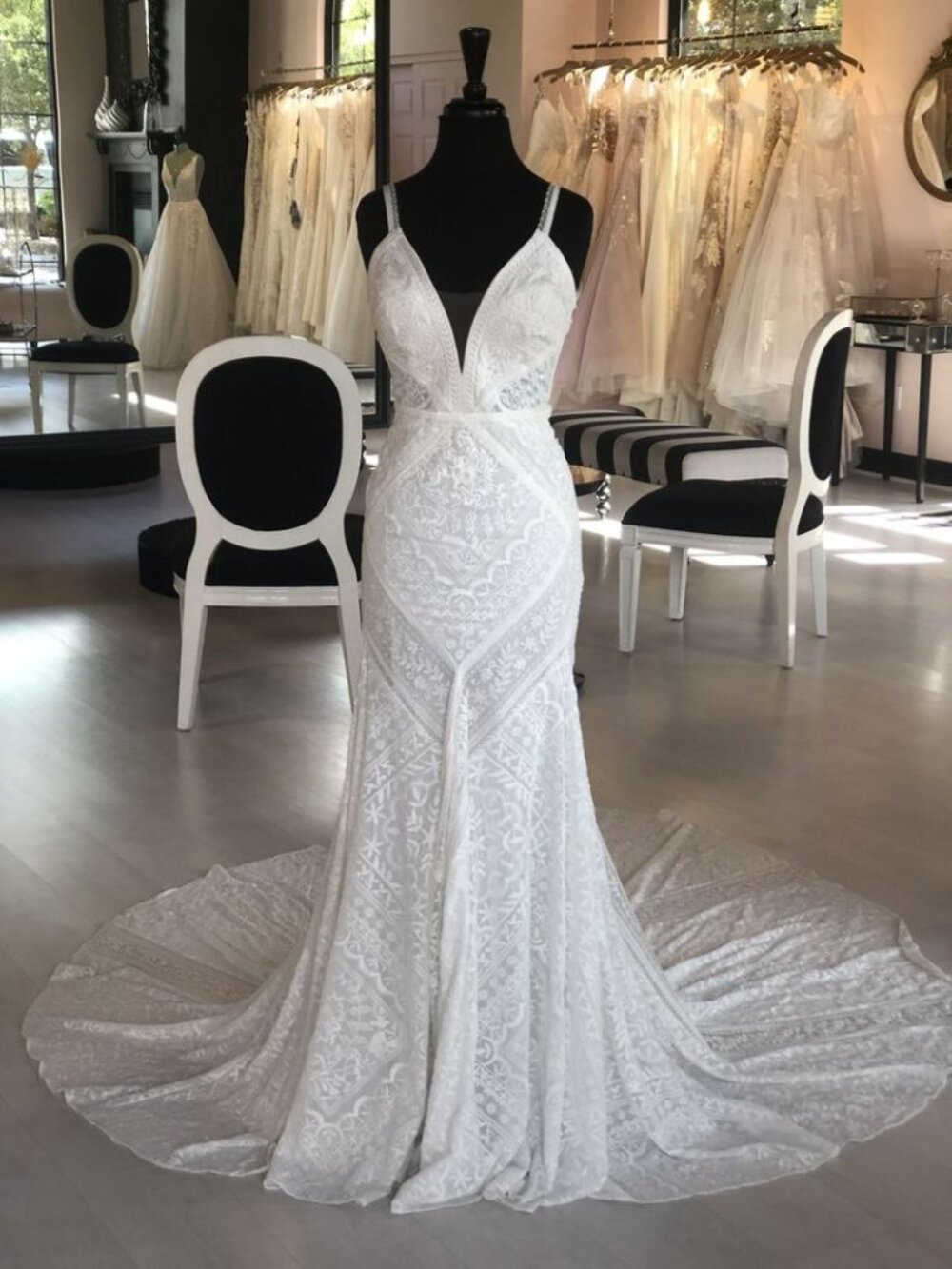 Rue De Siene Tulum Wedding Gown Size 10 - Picture 2 of 13